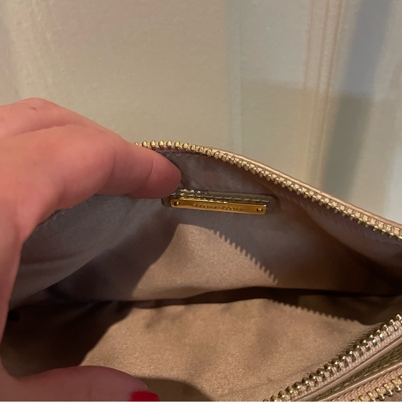 Authentic Miu Miu cross body - Picture 9 of 15